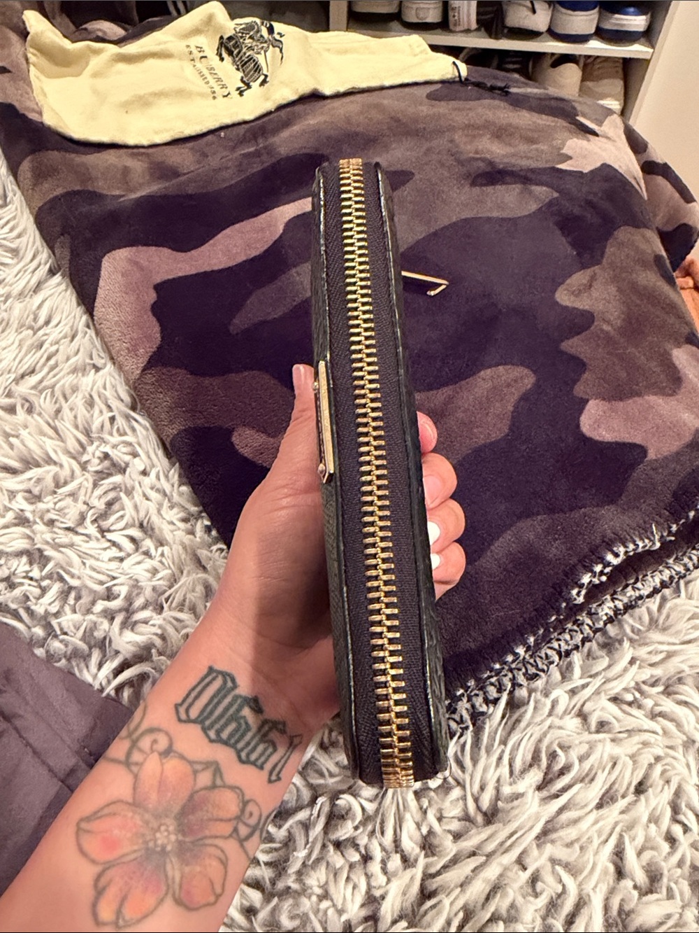 Burberry Black Textured Leather Zip Wallet with Gold Plate - Picture 8 of 8